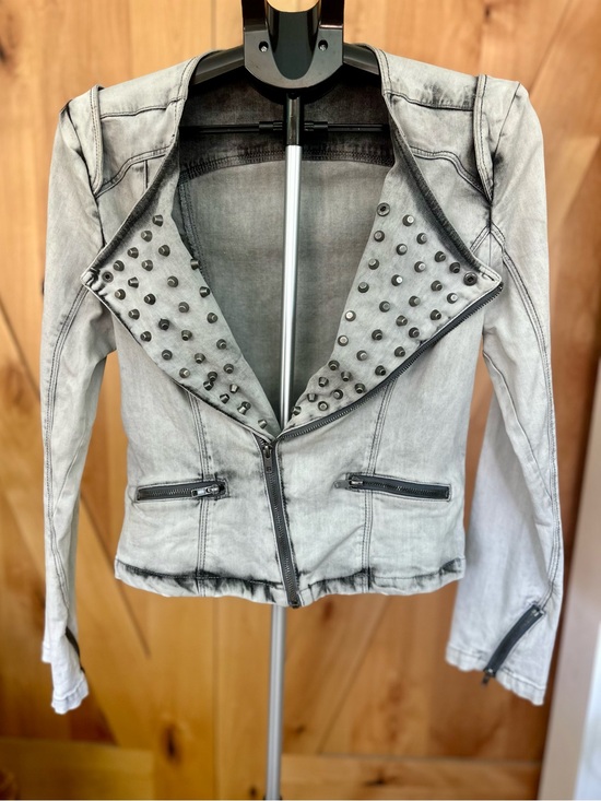 Romeo & Juliet Couture Jackets & Blazers - Romeo & Juliet Couture Gray Acid Wash Studded Moto Jacket M